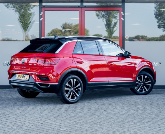 De charmes en voordelen van een spiksplinternieuwe auto